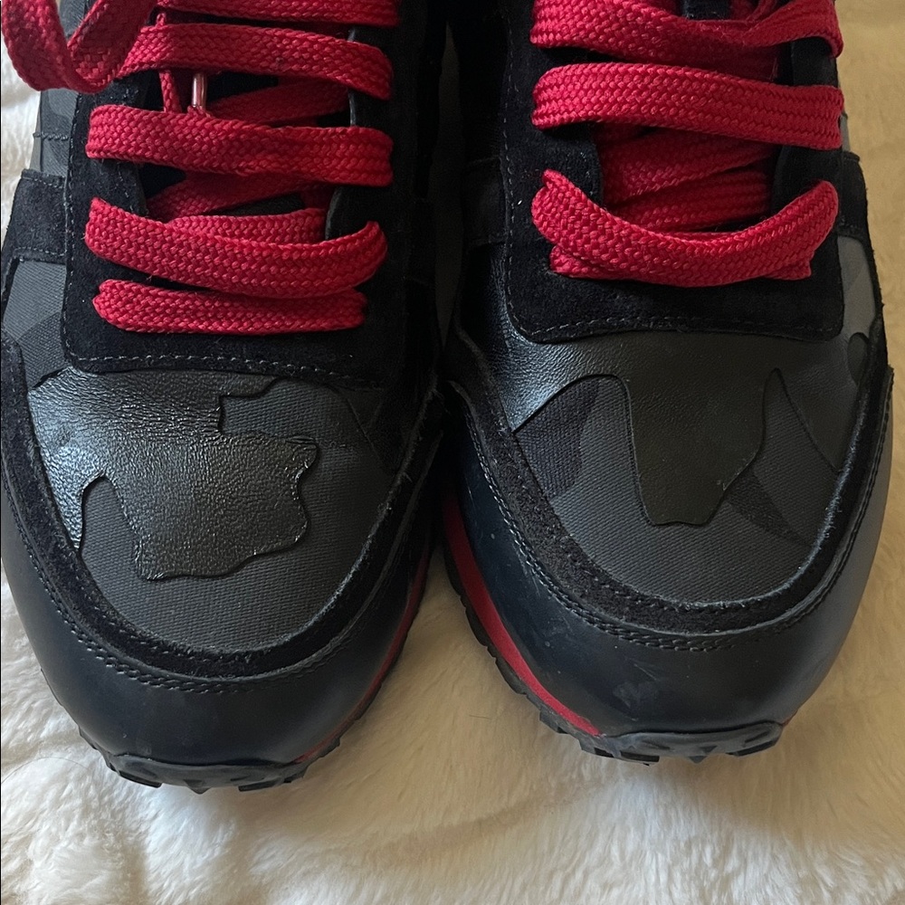 Valentino Garavani Black & Red Camo Rockrunner Sneakers - Picture 10 of 16